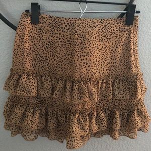 Cute leopard print mini skirt